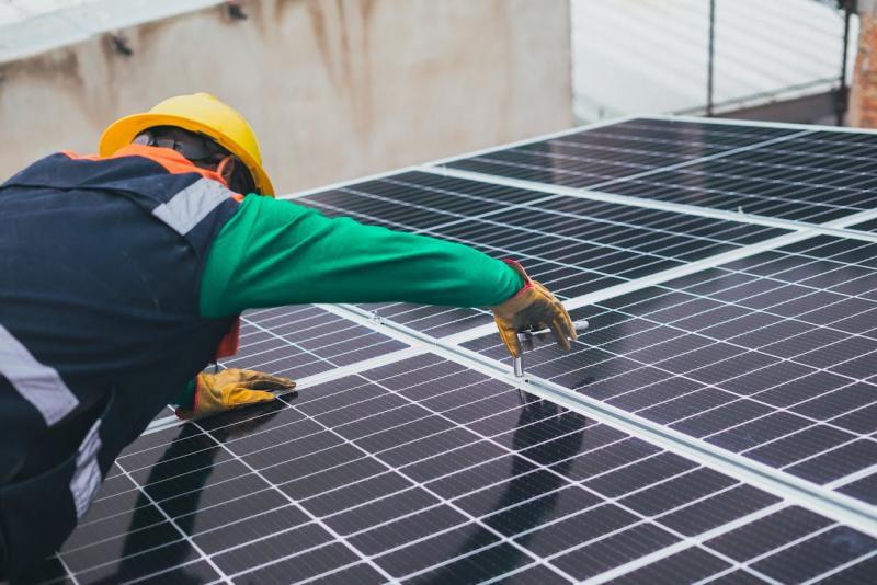 Como a energia solar pode reduzir seus custos com eletricidade